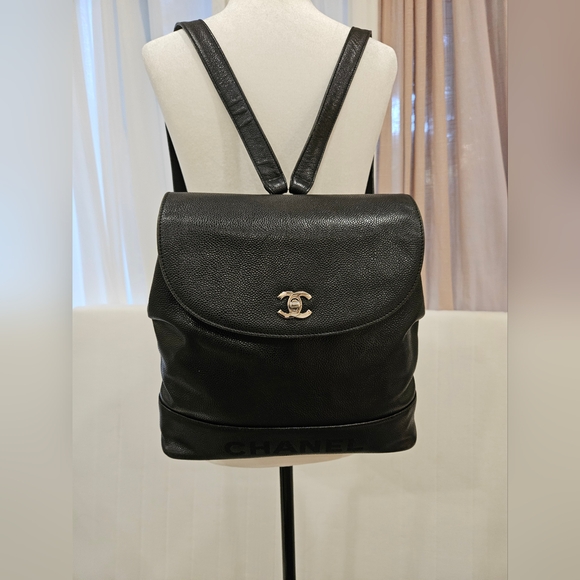 ❌️SOLD❌️⚜️Vintage ⚜️Chanel Black Caviar 'CC' Backpack - Picture 9 of 16
